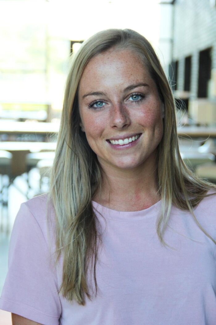 Ingeborg, Meta Ads specialist bij MarketingVrouwen, werkt aan Facebook en Instagram campagnes voor bedrijven in Den Haag